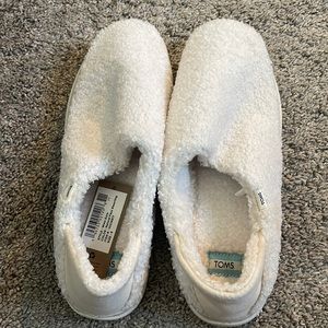TOMS Ezra slip ons
